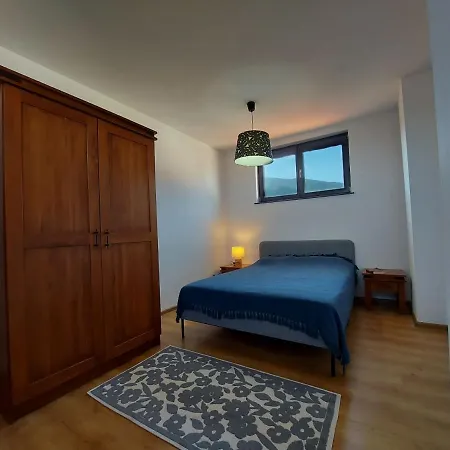 Lejlighed 1-bdr Flat With Stunning Mountain View